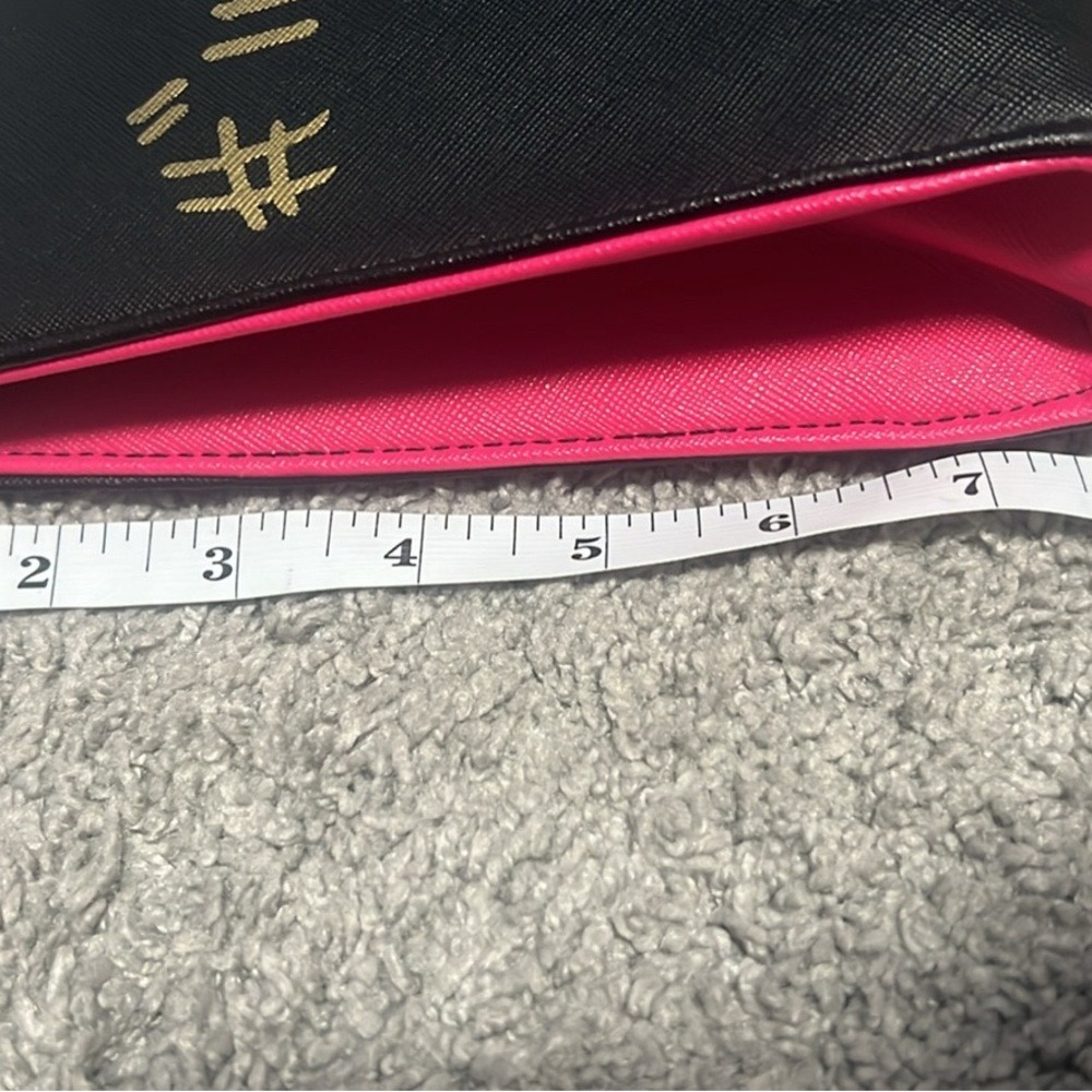 Betsey Johnson Black and Gold Insta-Famous Wristlet - Picture 2 of 6